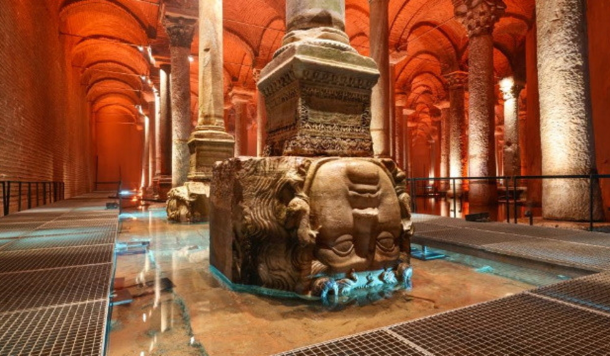 gunubirlik-istanbul-tarihi-yarimada-turu-ayasofya-topkapi-sarayi-yerebatan-sultanahmet-1569-3